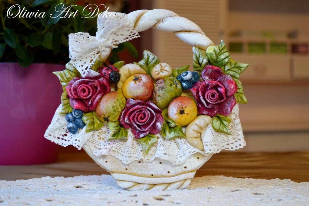 Корзинка с фруктами и цветами из соленого теста